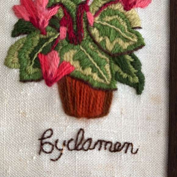 Vintage Floral Framed Needlepoint - Picture 4 of 6